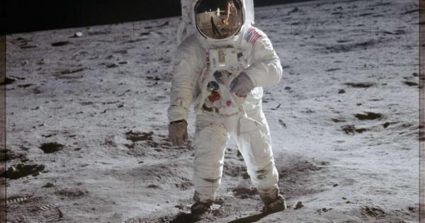 Канадски астронавти внимавайте как се държите на Луната Канадското правителство
