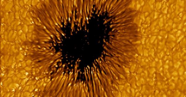 Нов телескоп заел се с изучаването на Слънцето направи нови