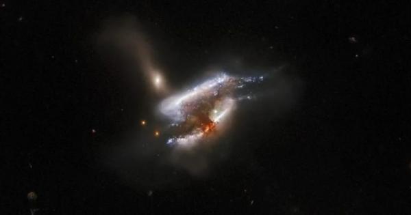 Този обект наречен IC2431 и разположен на 681 млн светлинни