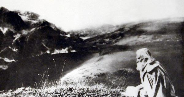 Любовта е сила която преобразява всичко и спасява човека Тя