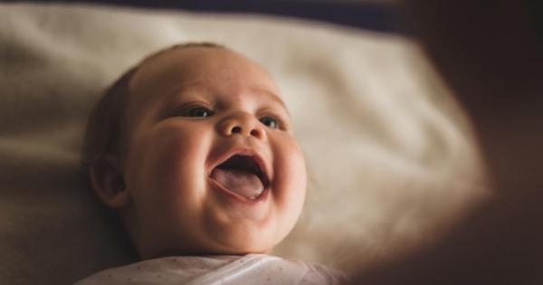 Бебетата прекарват около половината от времето в сън но са