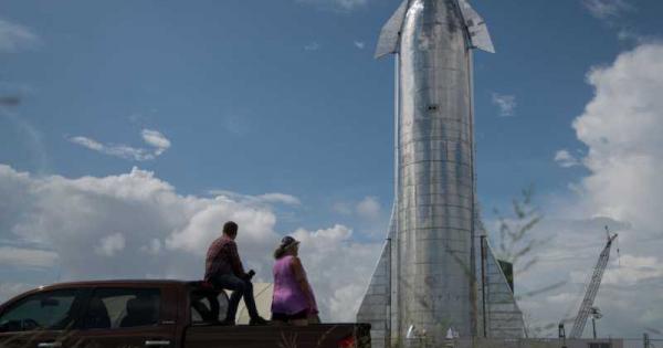 Авиокосмическата компания SpaceX планира да осъществи първото изстрелване в орбита