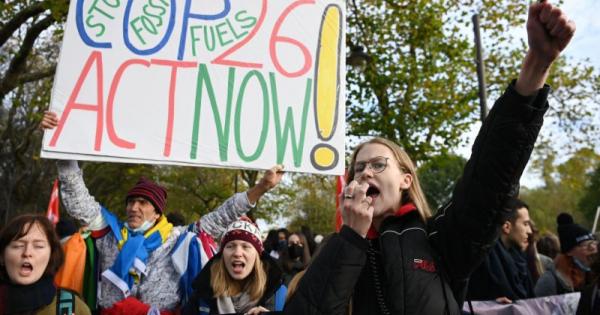 Индустрията на изкопаемите горива има повече делегати на конференция на