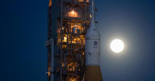 NASA отложи изстрелването на свръхтежката ракета Ес Ел Ес към Луната