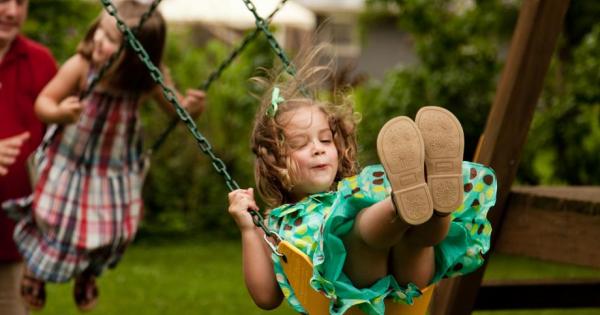 Люлката прави детето щастливо Движението напред назад веднага докарва усмивка на лицето