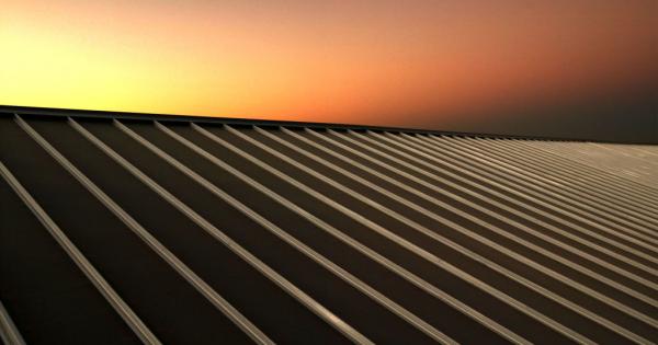 Учени работят усърдно по антисоларен панел който ще може да