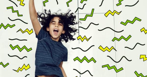 Дрезгавостта и басовите нотки които се чуват в гласа на