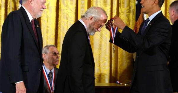 Чарлс Гешке съоснователят на Adobe помогнал за разработката на портативния