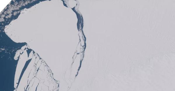 Огромен айсберг с площ 1550 кв км се откъсна от