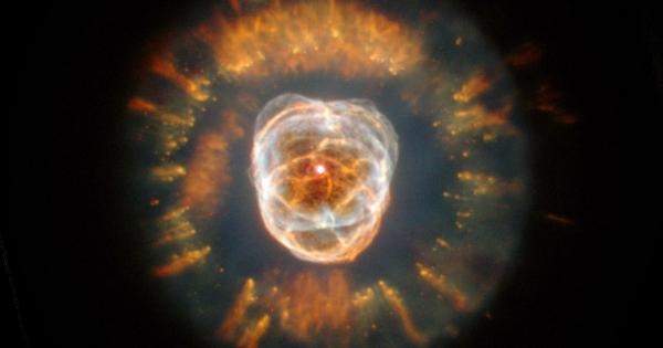 Последният дъх на умиращите звезди представлява една от най красивите галактически