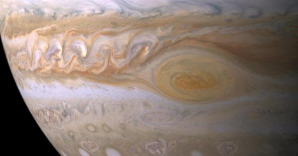 Бурята Голямото червено петно на Юпитер е много по дълбока отколкото
