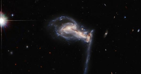 Астрономи използваха телескопа Хъбъл за да заснемат тази невероятна тройна