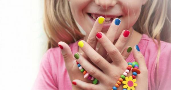 От най ранна възраст деца и тийнейджъри експериментират с външния си