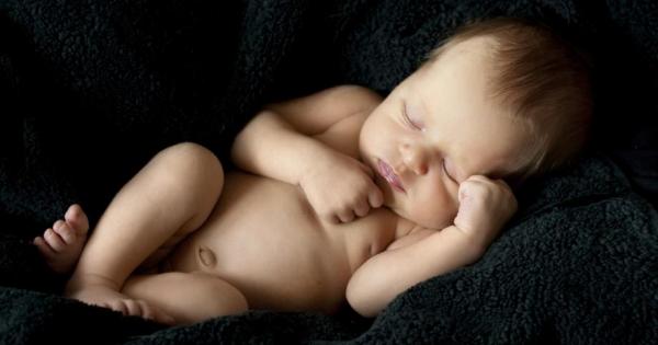 Най вероятно пъпчето на бебенцето ще се прибере след известно време но приблизително