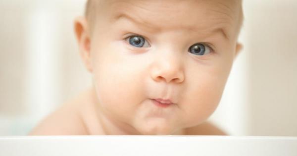 Първата храна която бебето поема – млякото му причинява страдание