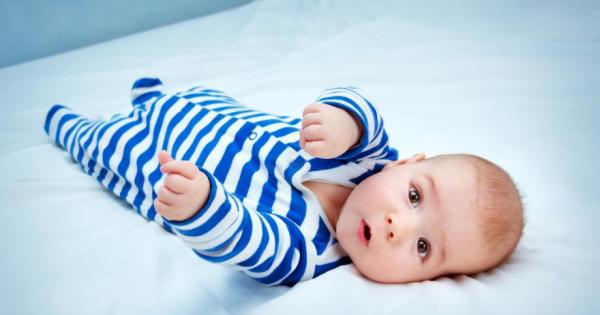 В първите дни от живота си бебето само плаче С