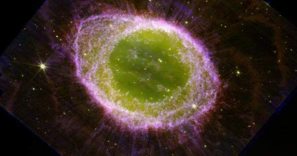 Звезда която е в предсмъртна агония блести като злато на