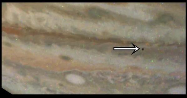 Космическият апарат на НАСА Джуно Юнона засне Амалтея неуловимата пета