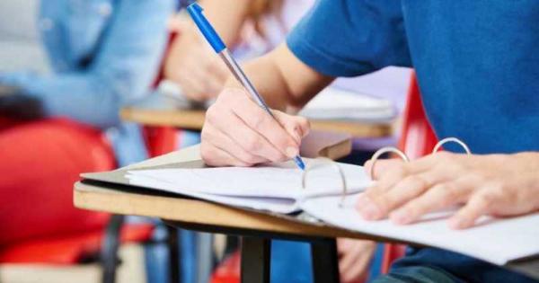 Средно над 40 от кандидатите приемани в бакалавърски специалности от