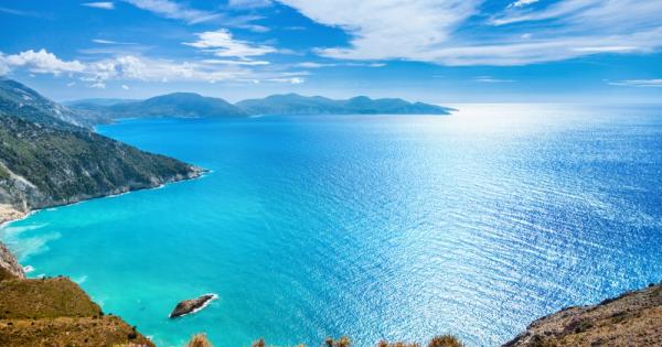 Летовниците се наслаждават на летните горещини по крайбрежието на Средиземно