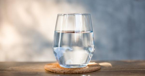 Една психоложка се разхождала из зала пълна със студенти в