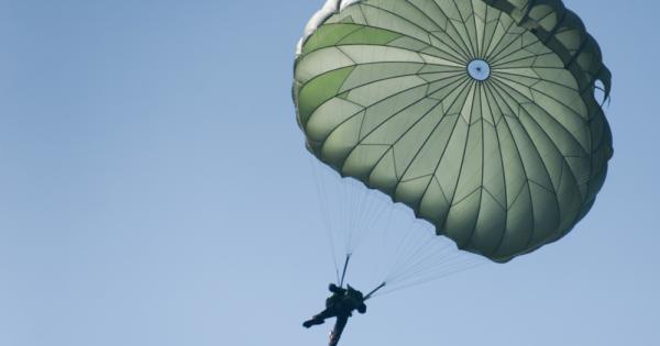 Британски войник преживя на пръв поглед невъзможна ситуация – падане