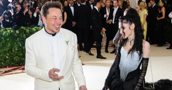 Жената до предприемача Илон Мъск – певицата Граймс обясни на