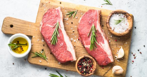 Консумацията на евтино червено месо обработено и наблъскано с различни