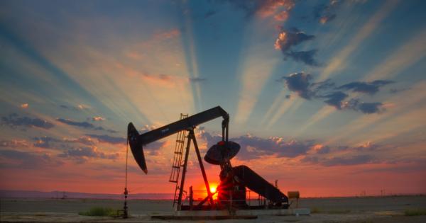 Горенето на излишния природен газ край нефтените кладенци освобождава пет