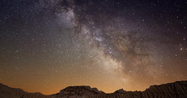 Хората се питат защо космосът е тъмен въпреки че е