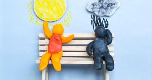 Песимистът вижда чашата наполовина празна а оптимистът – наполовина пълна Всичко