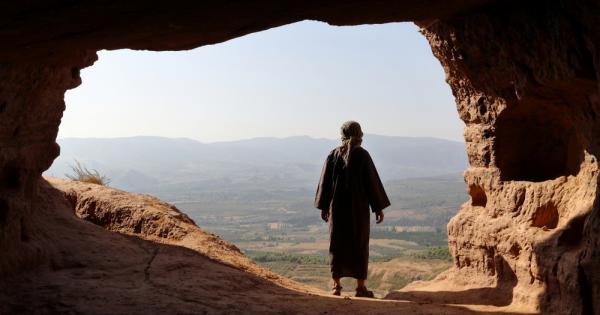 Странстващ философ се отбил веднъж при мъдрец отшелник живеещ в пещера