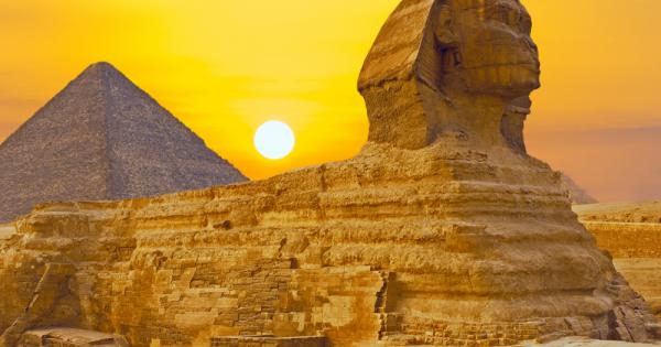 Преди древните египтяни да оформят изящната фигура на Големия сфинкс