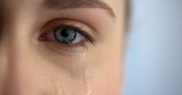 Науката ще ви каже че сълзата е телесна течност която