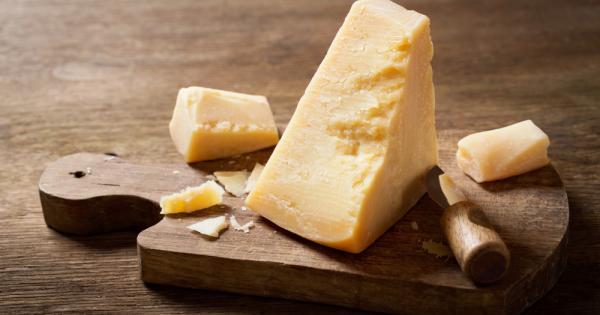 Пармезанът е вид сирене което произхожда от Италия То се