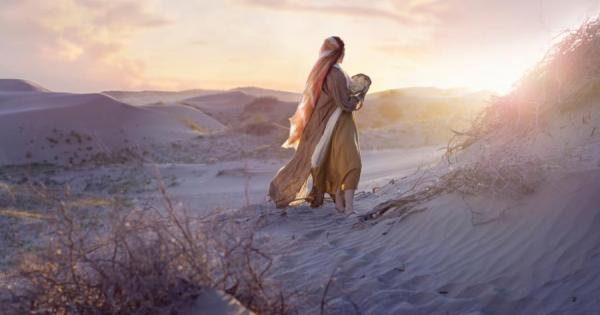 Един старец видял някой да се разхожда из пустинята изтощен