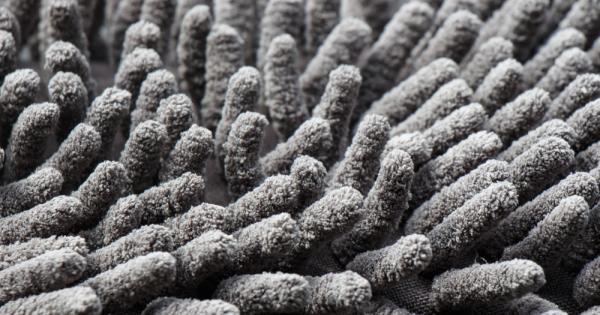 Китайски учени доказаха че прането на ръка на изкуствени тъкани