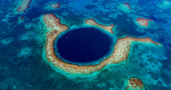 Едно истинско природно чудо
Великата синя бездна се намира край бреговете