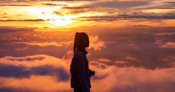 Веднъж при един мъдрец дошло младо момиче Красивата девойка обаче