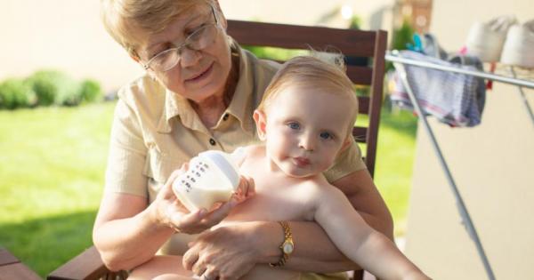 Бабите и дядовците са незаменими помощници на родители и добри