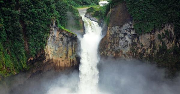 Един ден в началото на февруари най-високият водопад на Еквадор