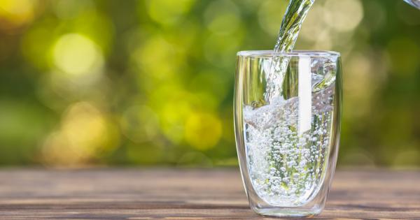 По принцип е полезно да пиете вода защото всички телесни