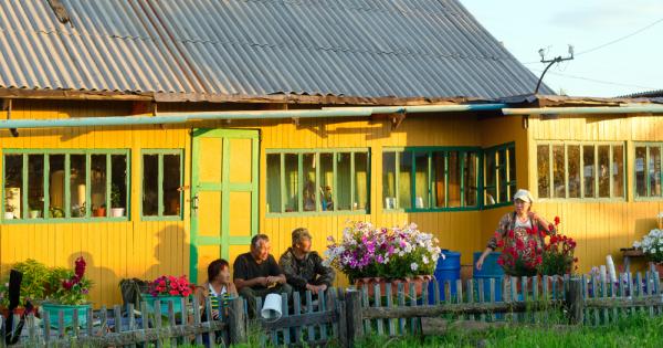 Един мъж си купил голяма красива къща с прекрасна градина