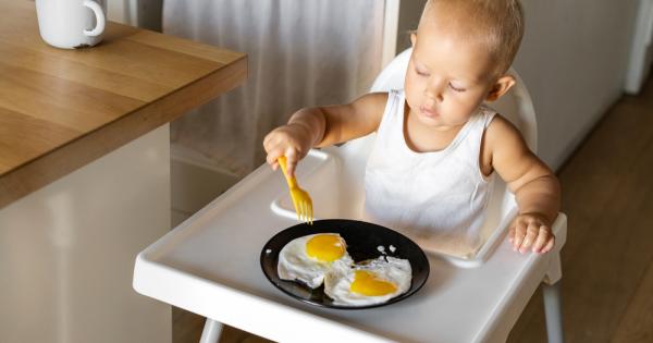 Въвеждането на твърди храни в бебешкото меню може да е