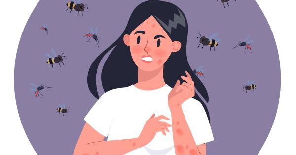 Във въздуха жужат оси и комари Най вече жълто черните хвъркати са