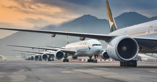 Много самолети особено пътническите са боядисани в бяло Съществуват множество причини