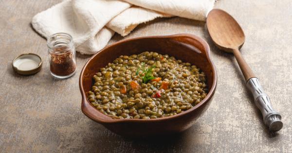 Седял веднъж Диоген пред къщи и ядял леща В цяла