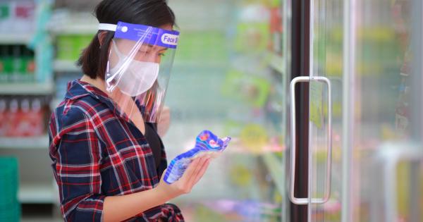 Прозрачните предпазни щитове покриващи предната част на лицето са популярни