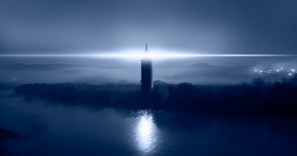 През 1900 г трима пазачи на фар изпратени на отдалечения