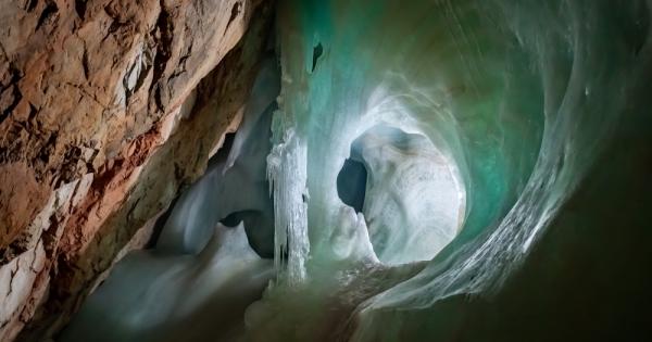 Чували ли сте за Айсрийзенвелт Удивителната ледена пещера в Австрийските